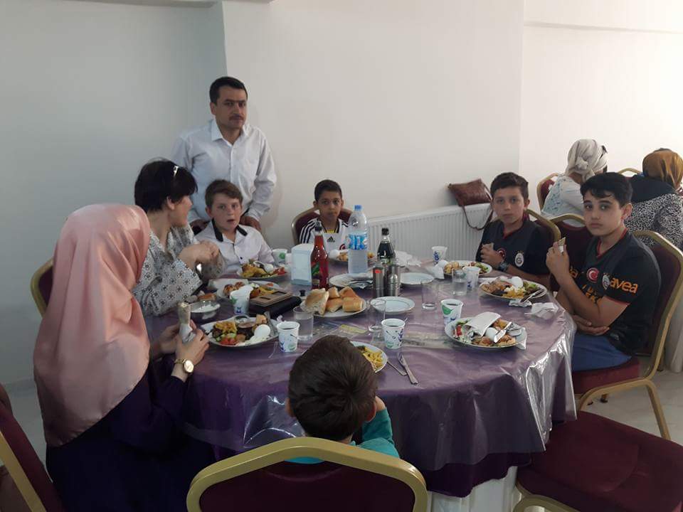 ÇOCUKLARIMIZA AÇIK BÜFE KAHVALTI VERDIK